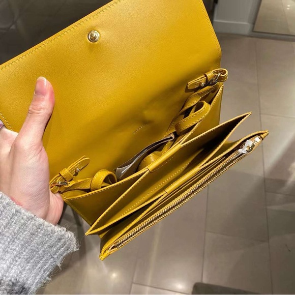 Authentic Burberry wallet on chain crossbody bag $990+tax - Picture 4 of 8